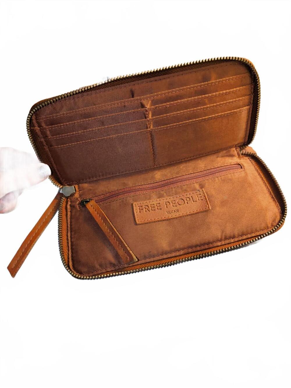 Free People Vegan Leather Zip Wallet Wristlet Womens Boho Fall Casual New - Picture 5 of 9